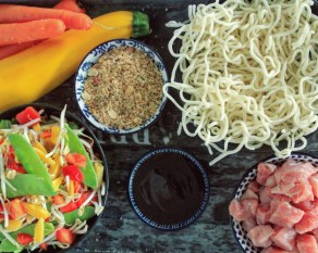 Ingrediënten Udon noodles met groenten en varkensvlees - Healthylivinglisan